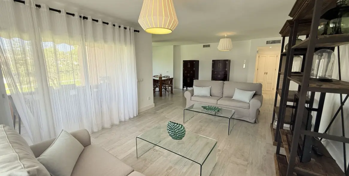 Продажа апартаментов на среднем этаже в Guadalmina Alta 10