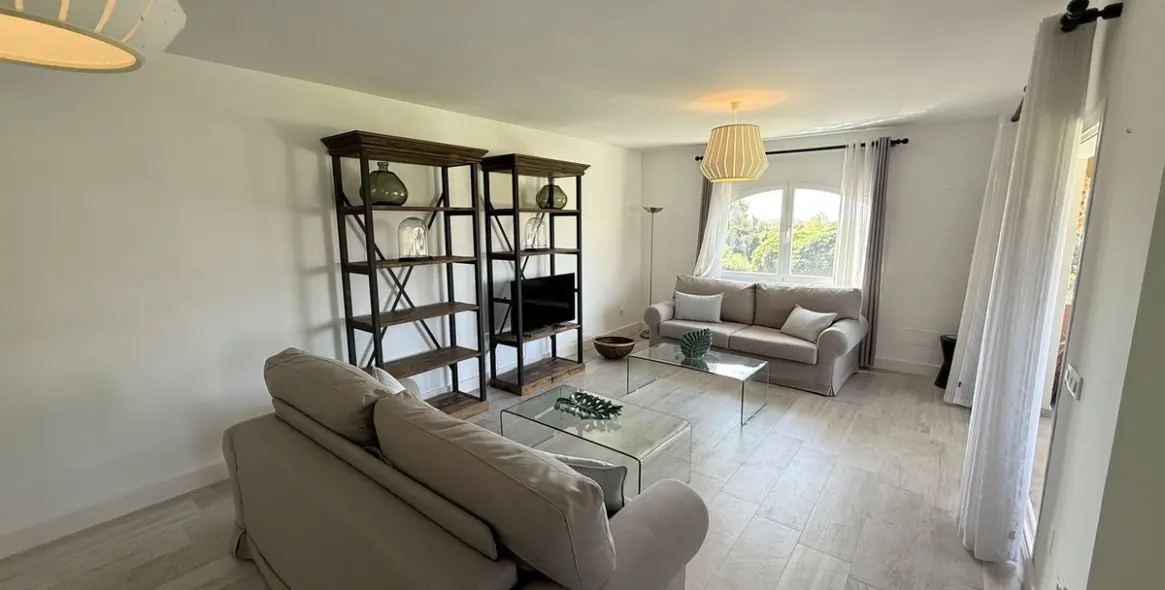 Продажа апартаментов на среднем этаже в Guadalmina Alta 12