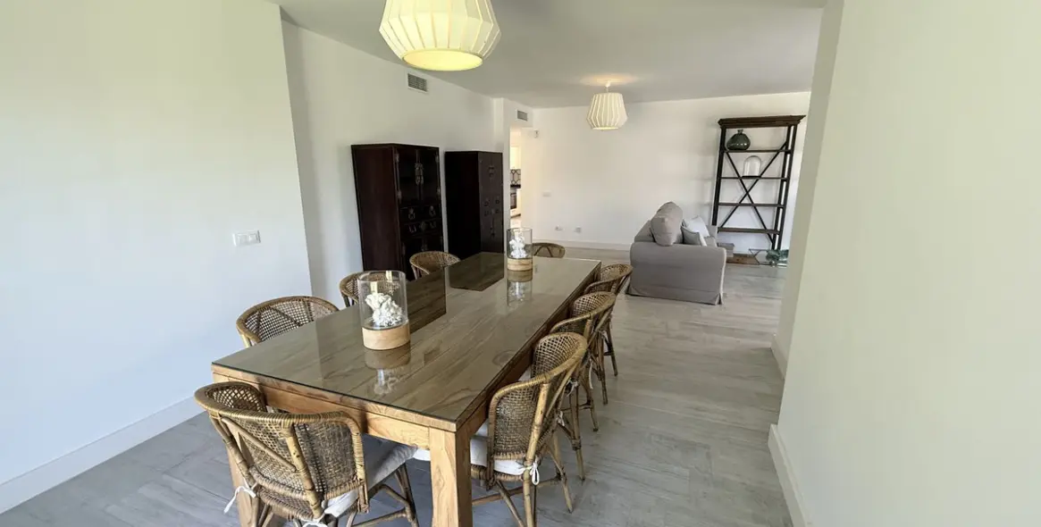 Продажа апартаментов на среднем этаже в Guadalmina Alta 13