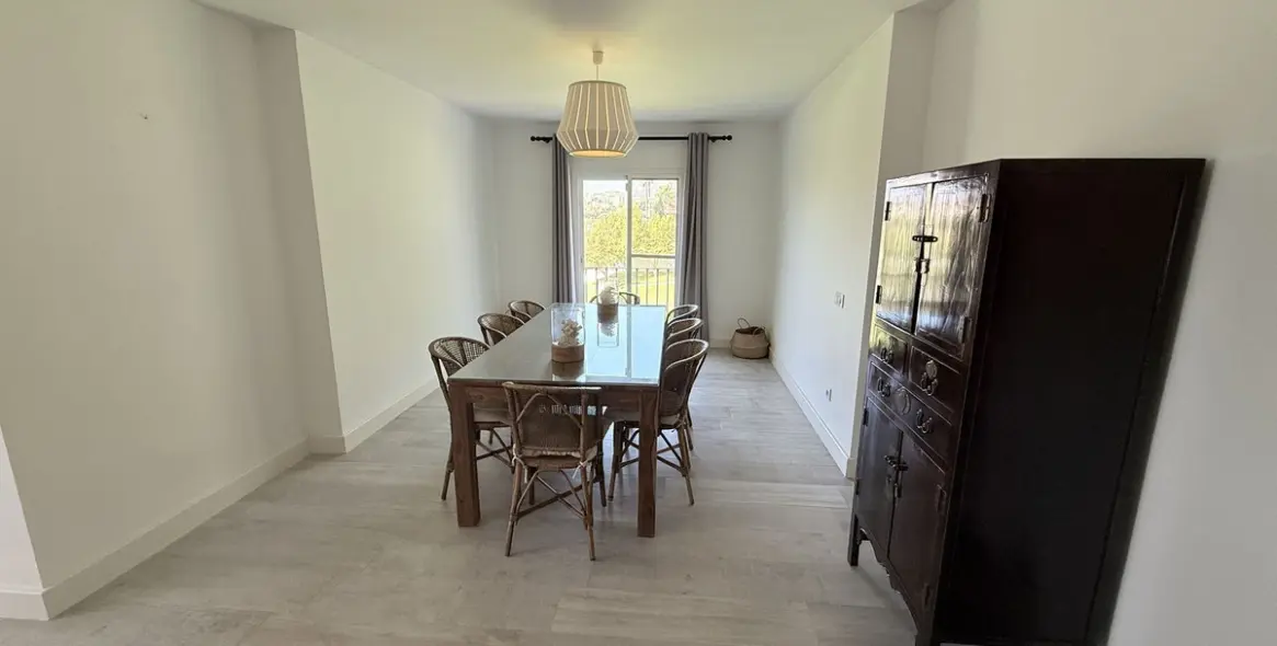 Продажа апартаментов на среднем этаже в Guadalmina Alta 14