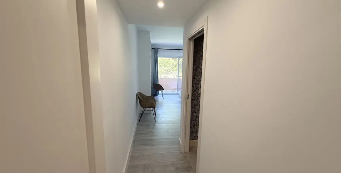 Продажа апартаментов на среднем этаже в Guadalmina Alta 16