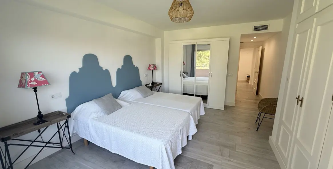 Продажа апартаментов на среднем этаже в Guadalmina Alta 18