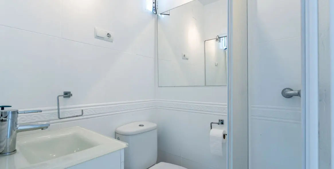 Sale of townhouse in Calahonda 32