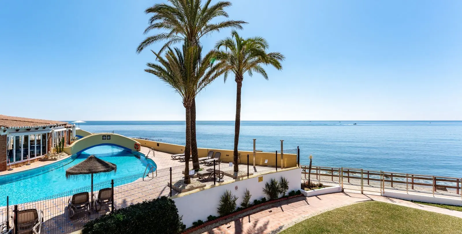 Sale of townhouse in Calahonda 2