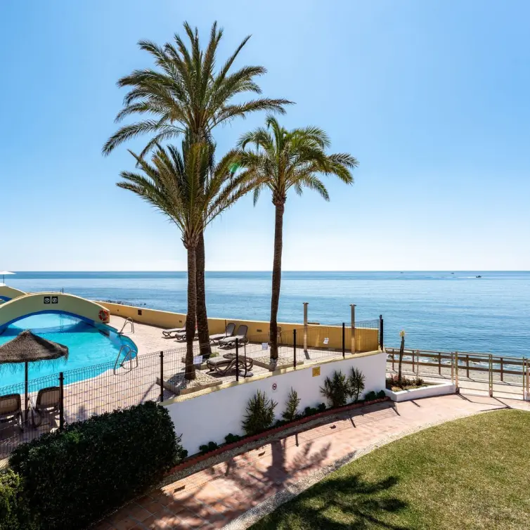 Sale of townhouse in Calahonda