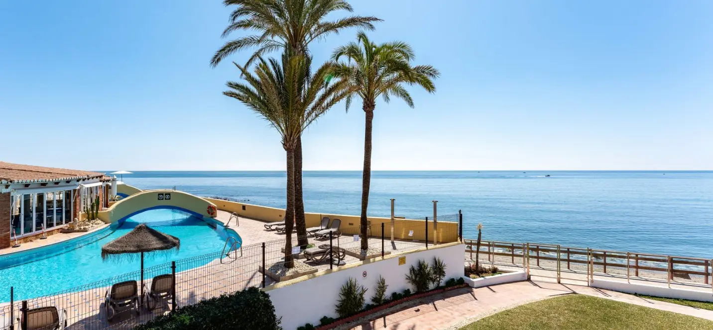 Sale of townhouse in Calahonda 1
