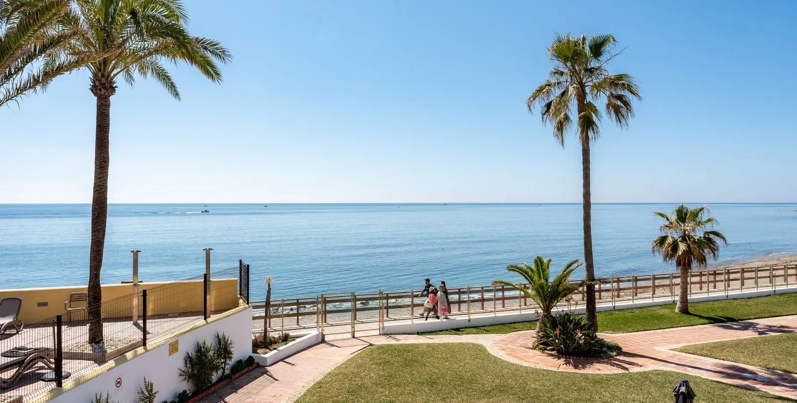 Sale of townhouse in Calahonda 3