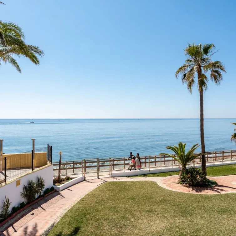 Sale of townhouse in Calahonda