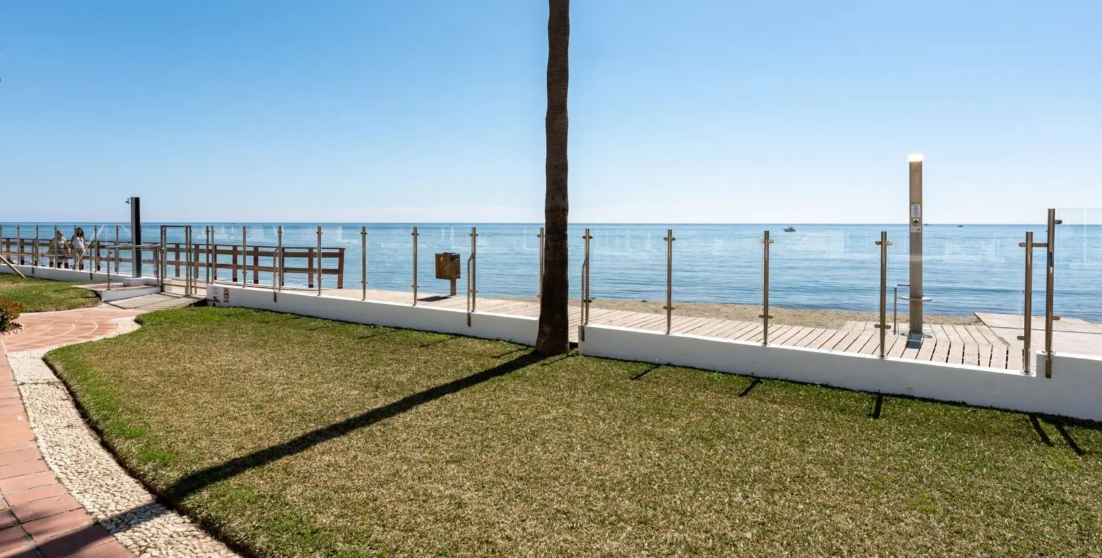 Sale of townhouse in Calahonda 4