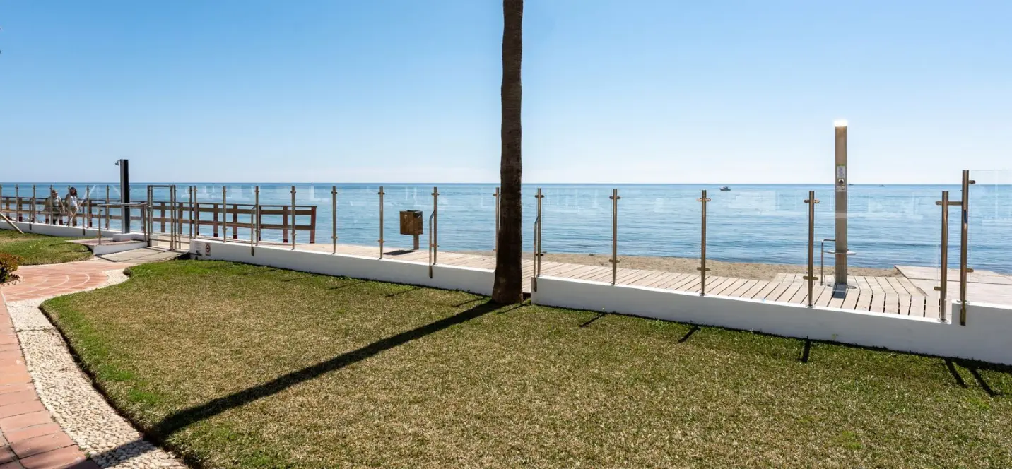 Sale of townhouse in Calahonda 3