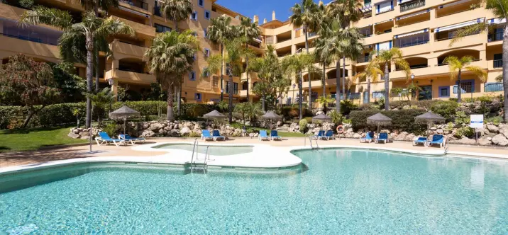 Sale of middle floor apartment in San Pedro de Alcántara 0