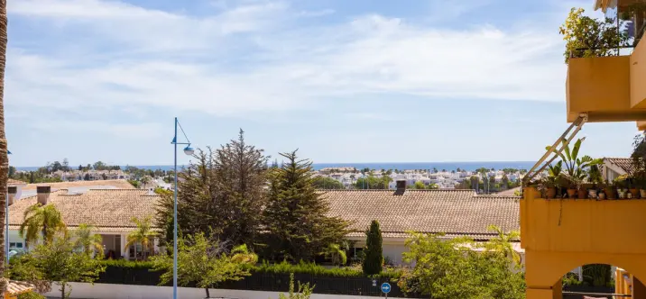 Sale of middle floor apartment in San Pedro de Alcántara 4