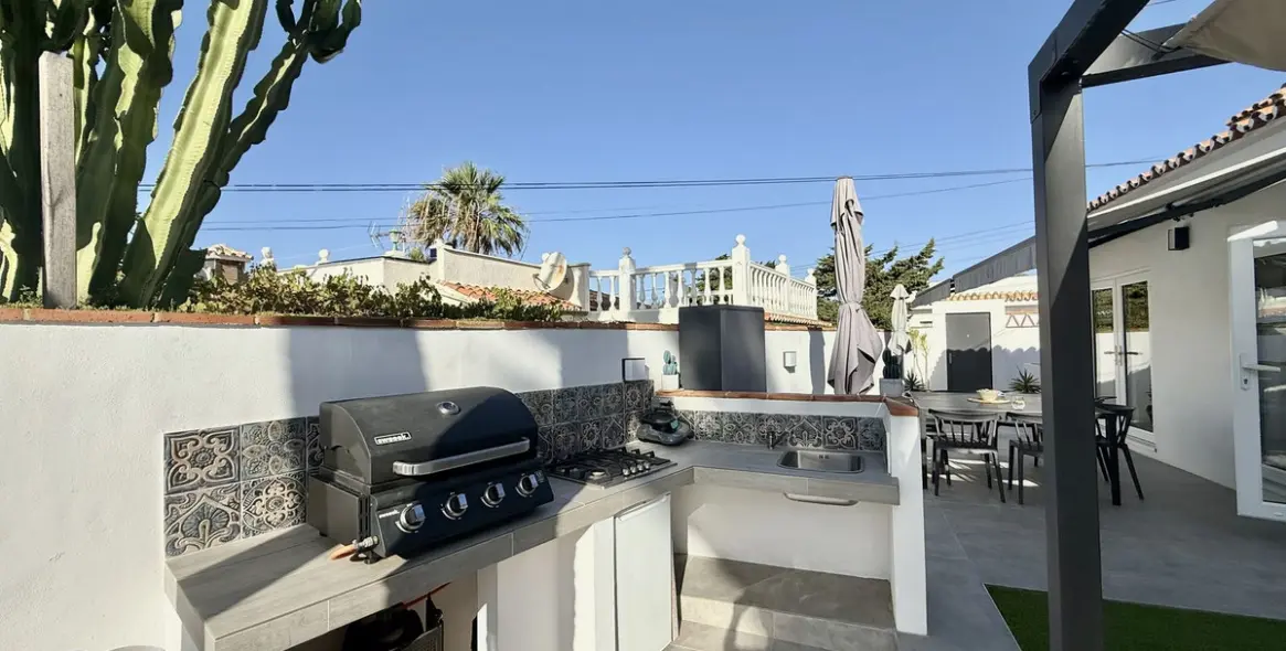 Продажа  отдельно стоящей виллы в El Faro 6
