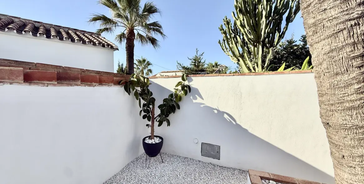 Продажа  отдельно стоящей виллы в El Faro 9