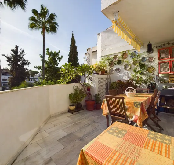 Venta de apartamento en planta media en Elviria