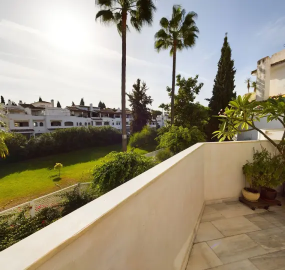 Venta de apartamento en planta media en Elviria