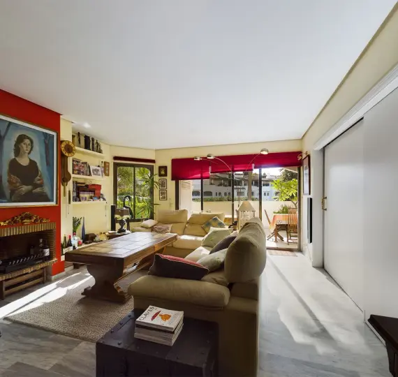 Venta de apartamento en planta media en Elviria