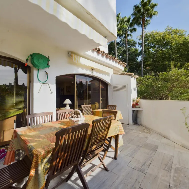 Venta de apartamento en planta media en Elviria