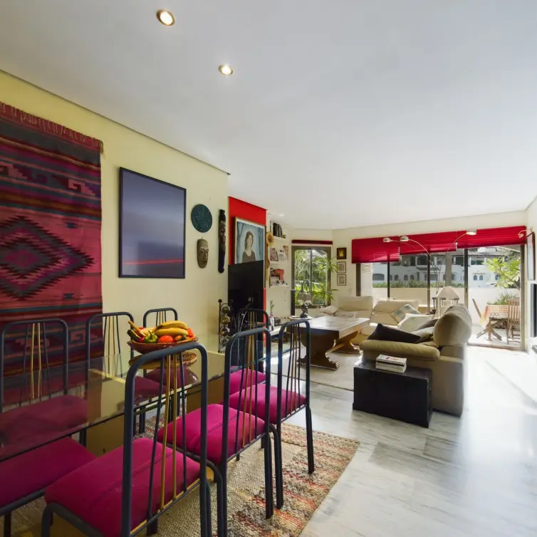 Venta de apartamento en planta media en Elviria