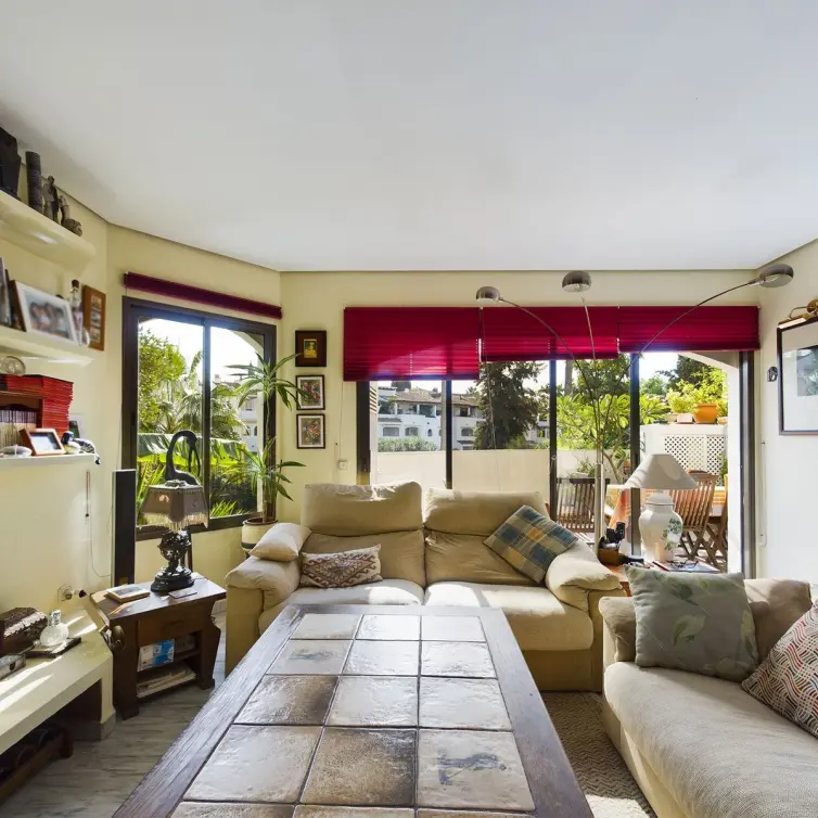 Venta de apartamento en planta media en Elviria