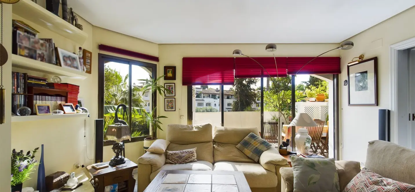 Venta de apartamento en planta media en Elviria 4
