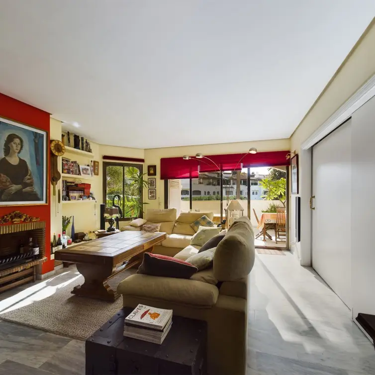 Venta de apartamento en planta media en Elviria
