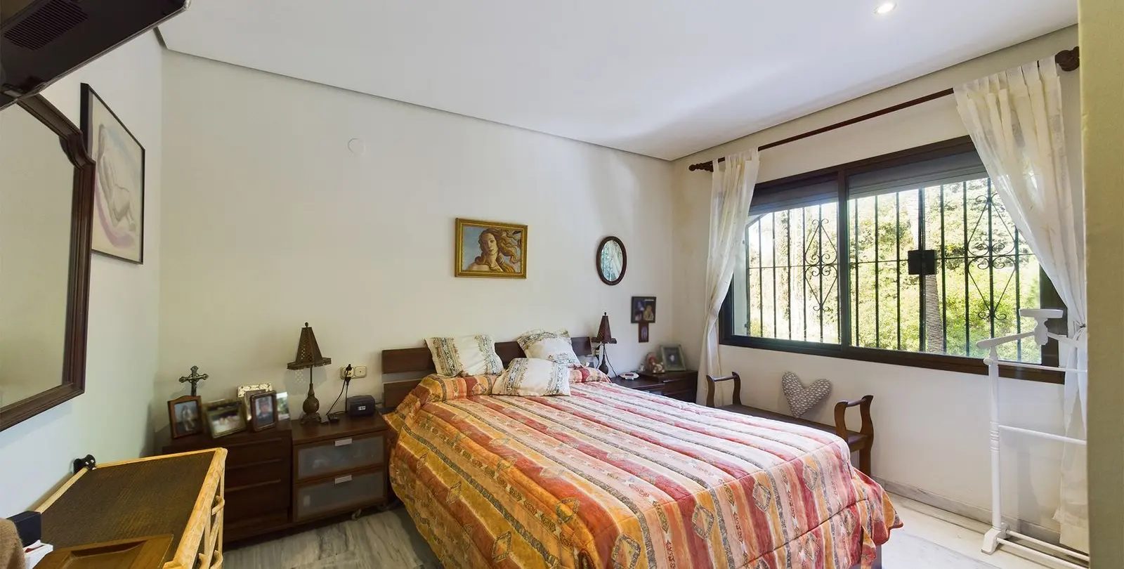 Продажа апартаментов на среднем этаже в Elviria 11