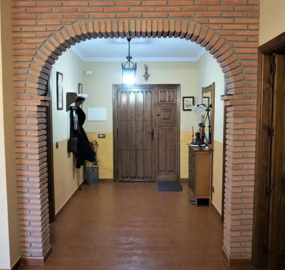 Detached villa R4209250