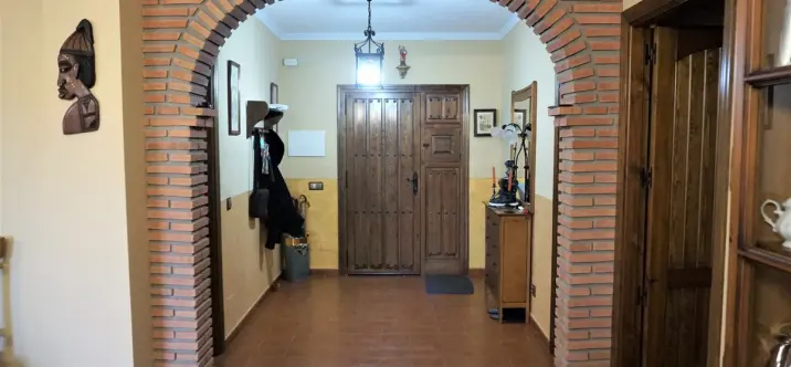 Detached villa R4209250 1