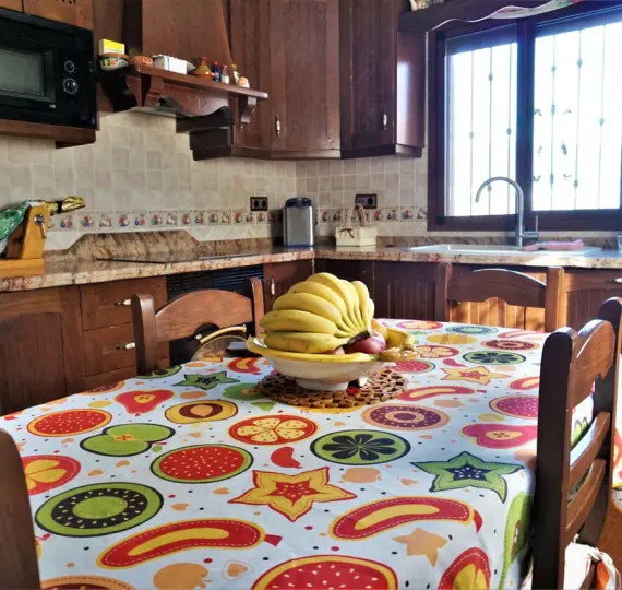 Detached villa R4209250