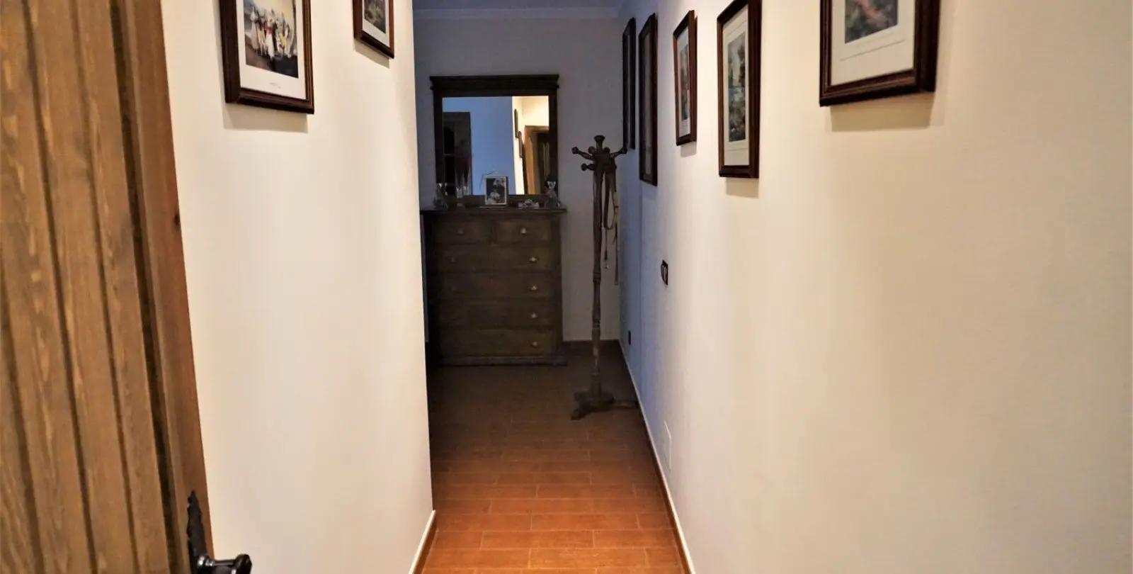 Venta de villa independiente en Sayalonga 25
