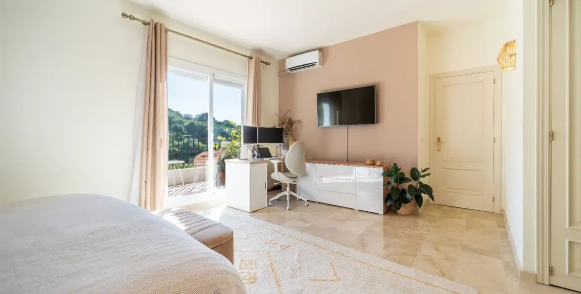 Sale of penthouse duplex in La Quinta 13