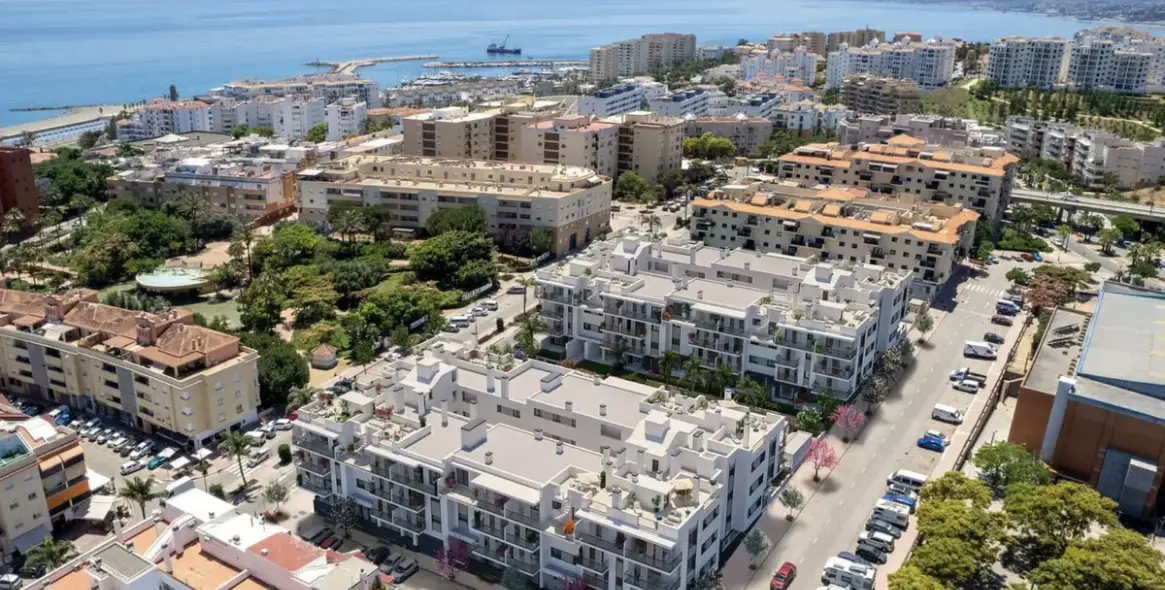 Sale of middle floor apartment in Estepona 16