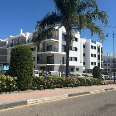 Venta de apartamento en planta media en Estepona