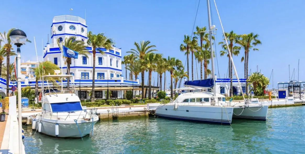 Sale of middle floor apartment in Estepona 21