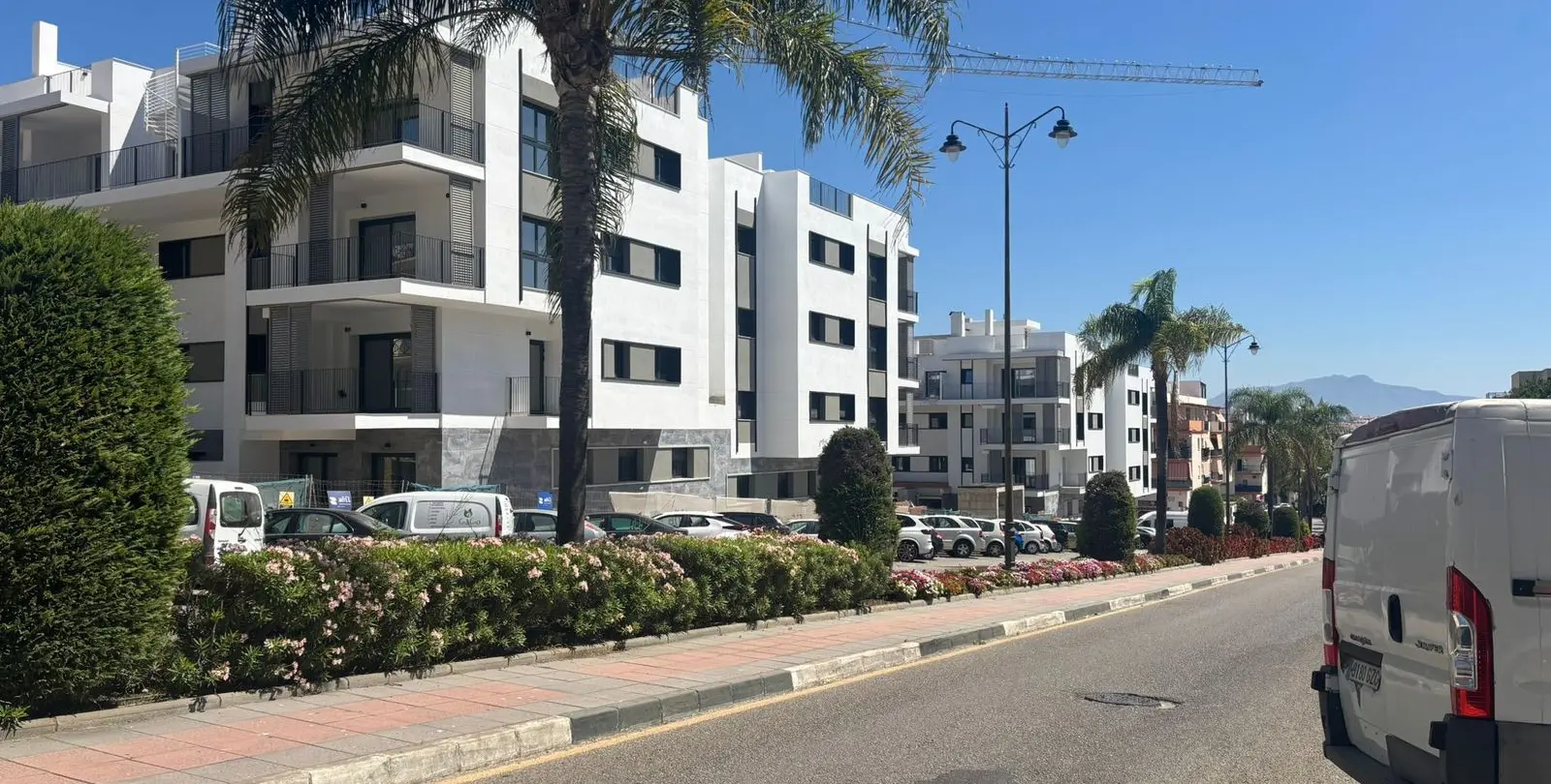 Sale of middle floor apartment in Estepona 1