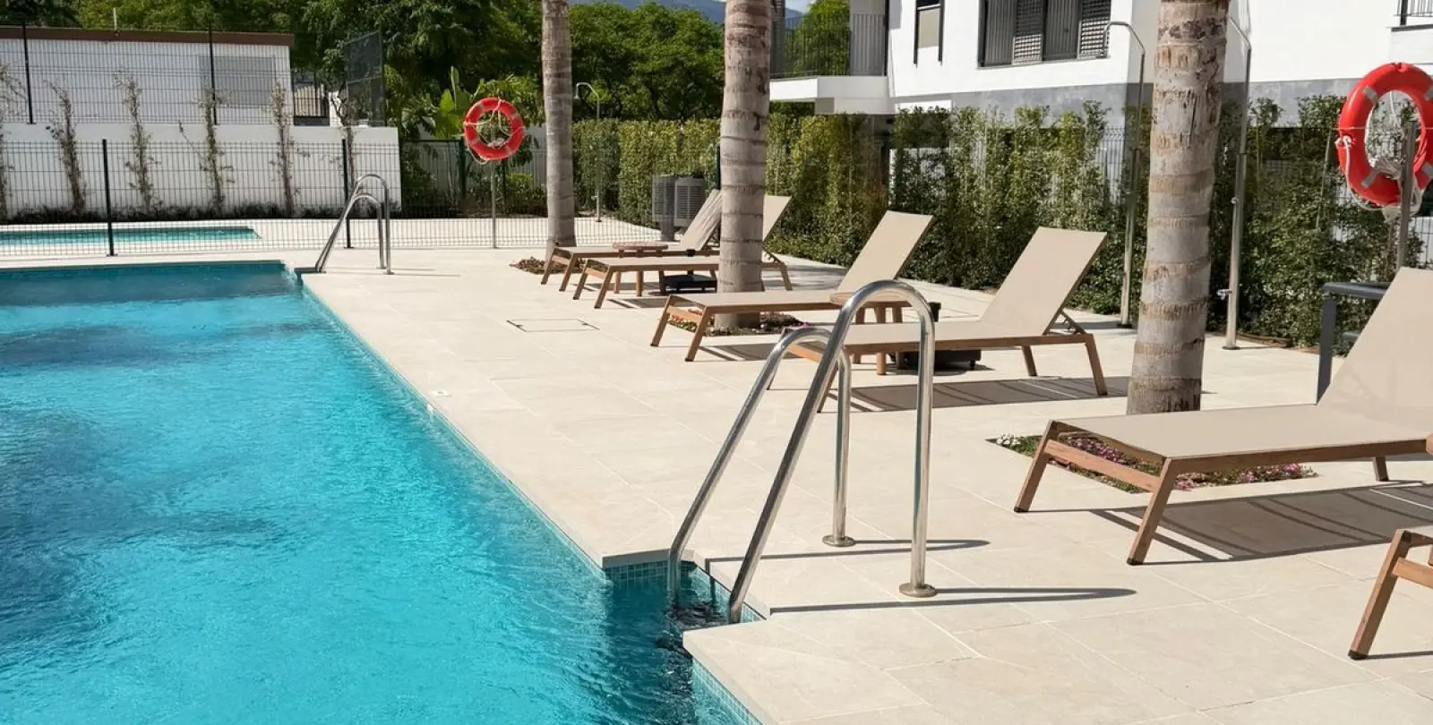 Sale of middle floor apartment in Estepona 12