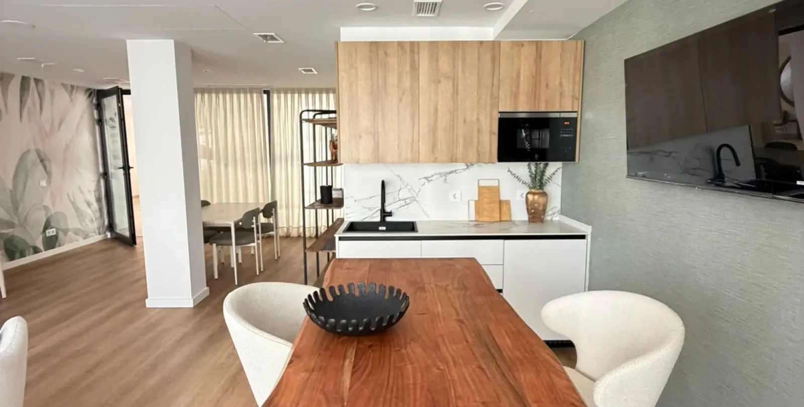 Sale of middle floor apartment in Estepona 13