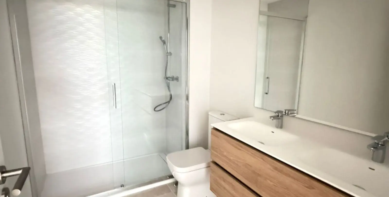 Sale of middle floor apartment in Estepona 24