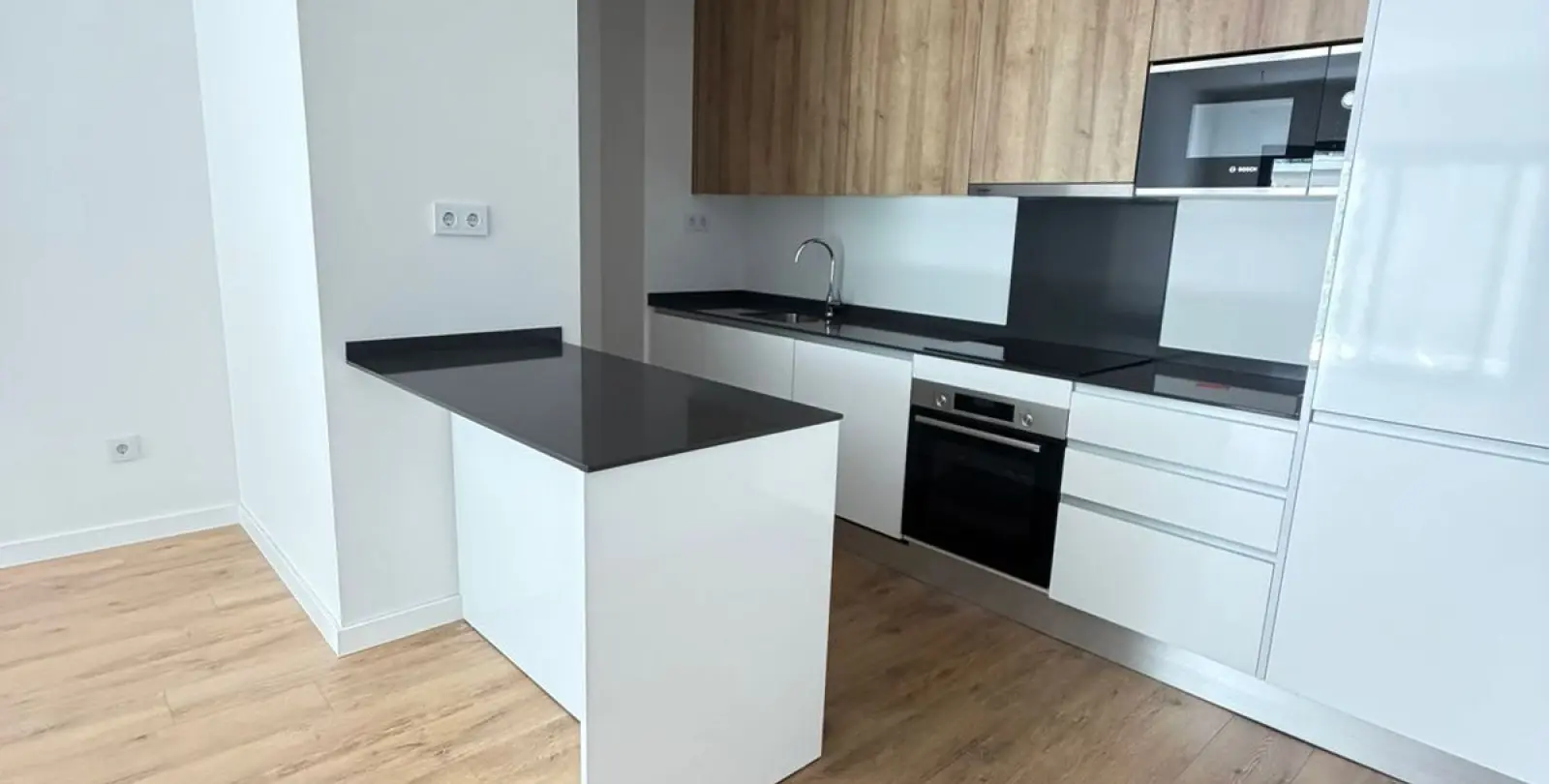 Sale of middle floor apartment in Estepona 28