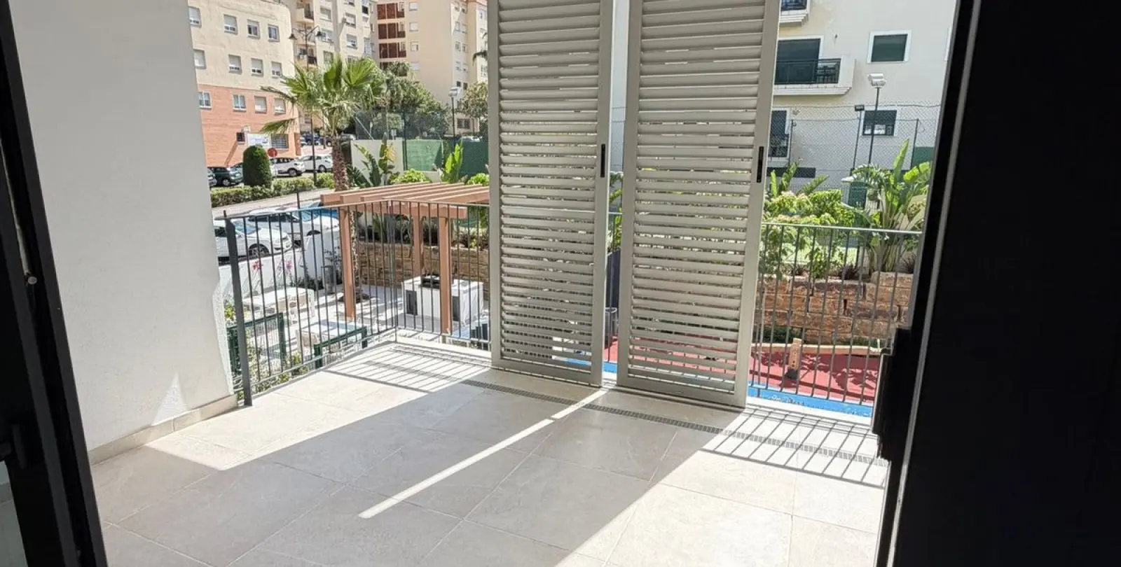 Sale of middle floor apartment in Estepona 35