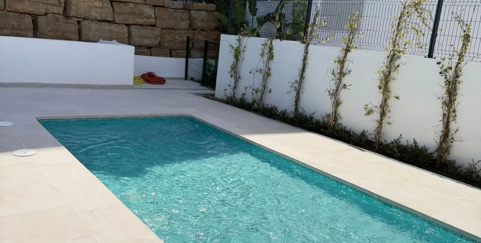 Sale of middle floor apartment in Estepona 39