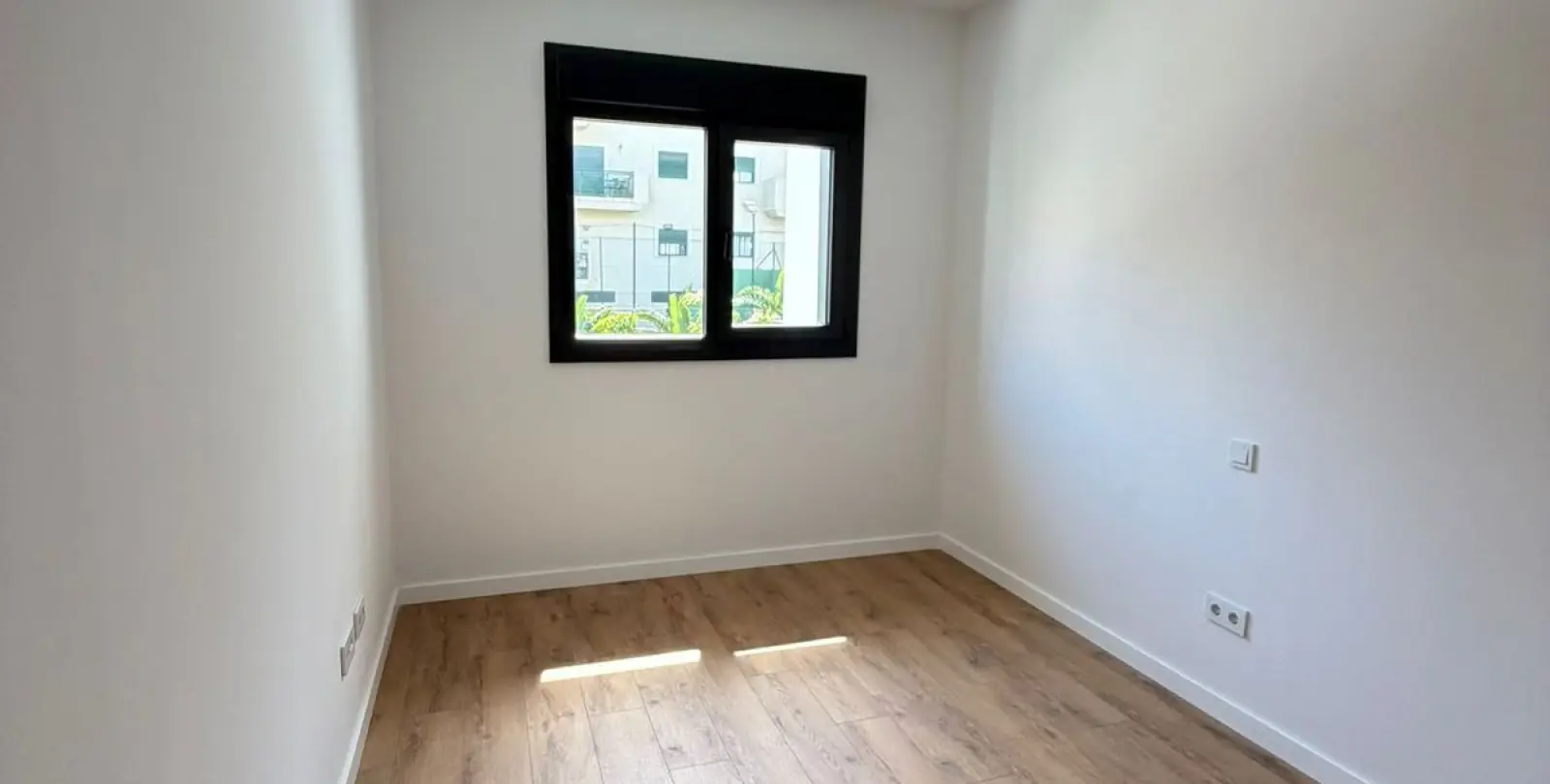 Sale of middle floor apartment in Estepona 52