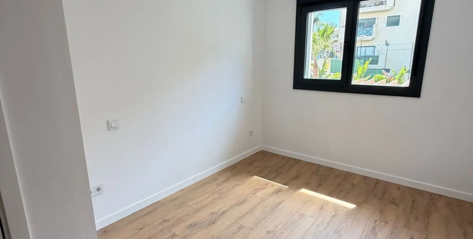Sale of middle floor apartment in Estepona 62