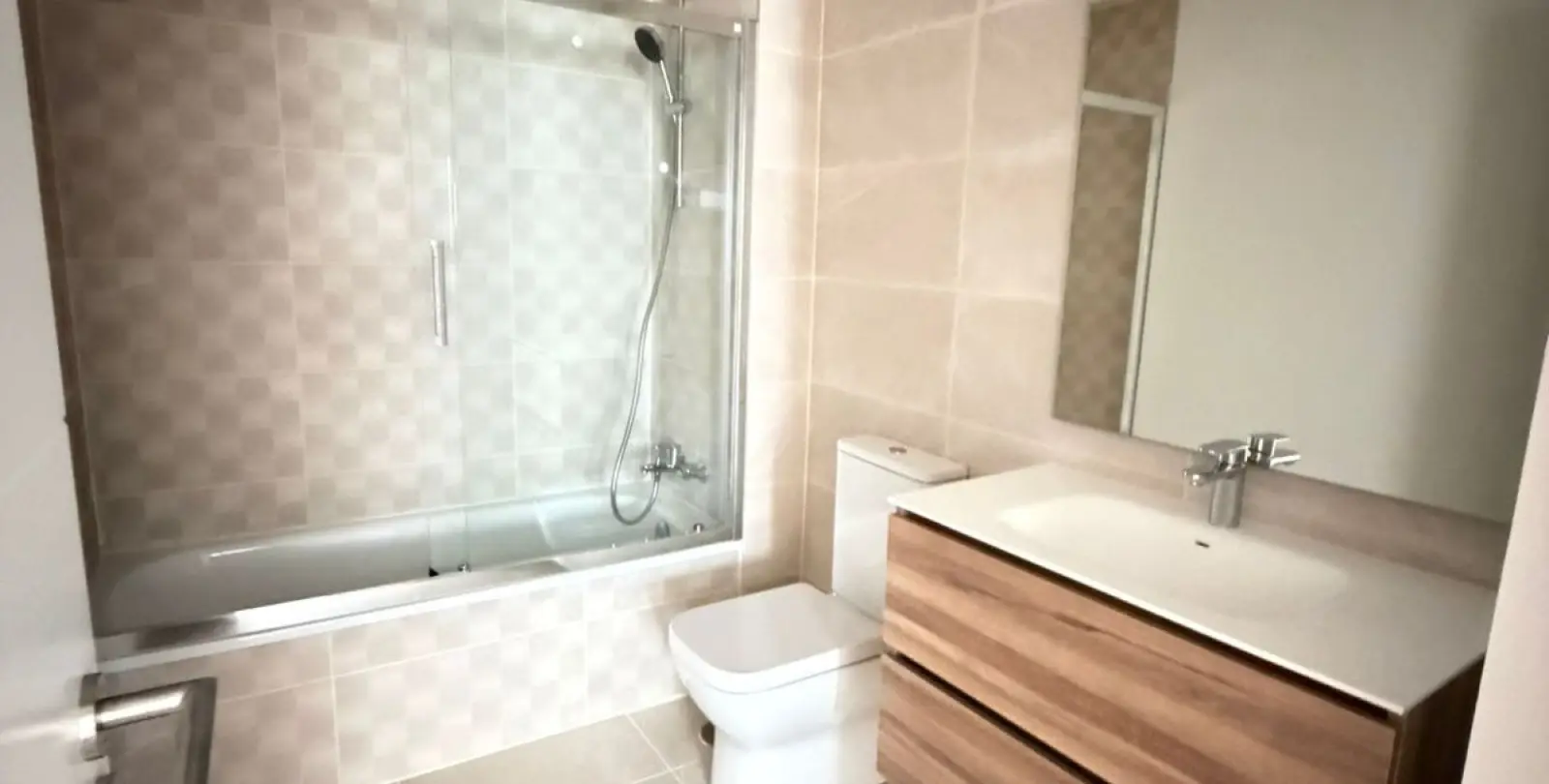 Sale of middle floor apartment in Estepona 66