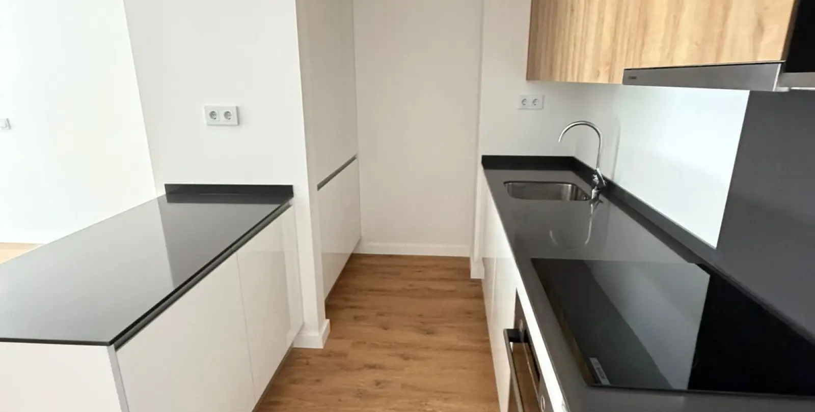 Sale of middle floor apartment in Estepona 69