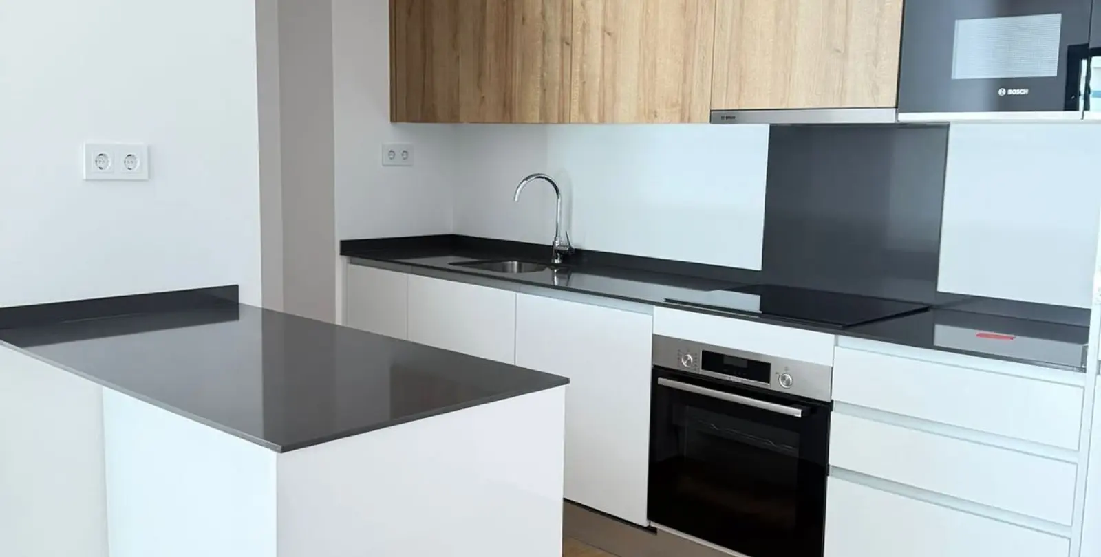 Sale of middle floor apartment in Estepona 74