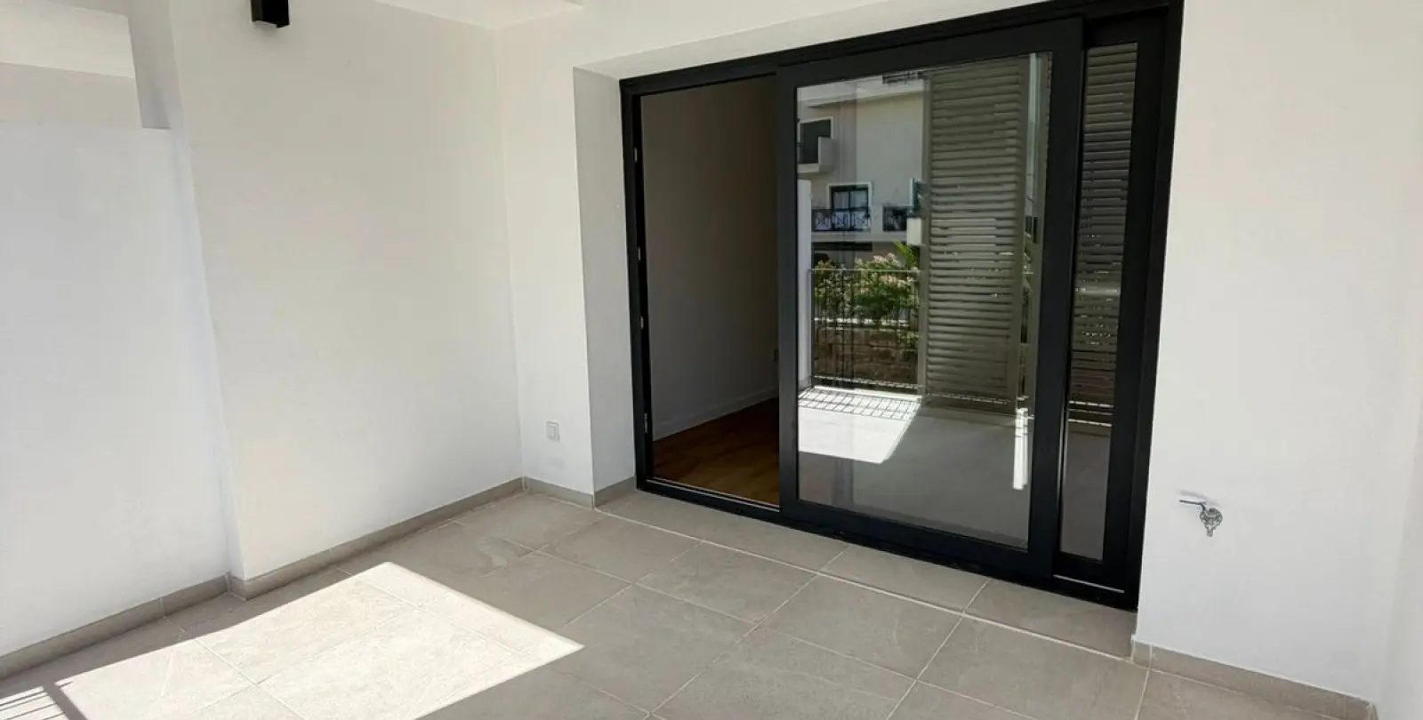 Sale of middle floor apartment in Estepona 75