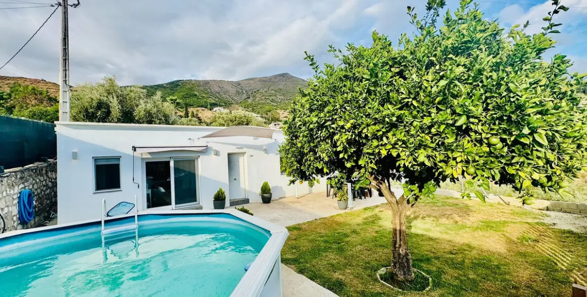 Sale of detached villa in Valtocado 2