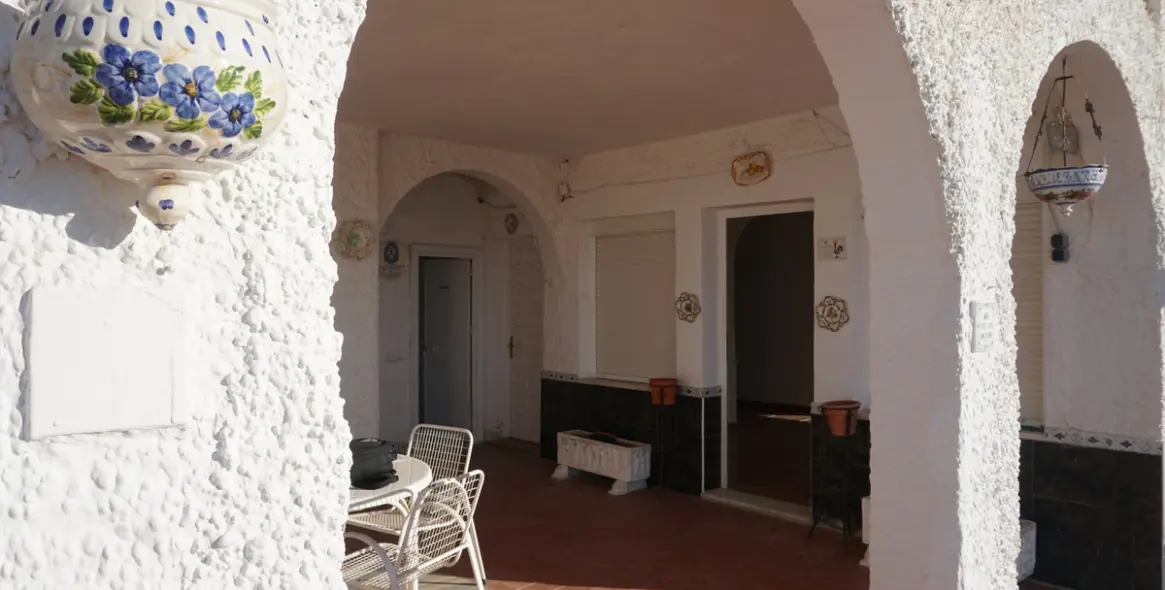 Sale of detached villa in Costa del Sol East 5